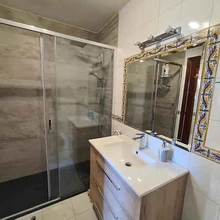 Acogedor En Urbanización Con Piscina En Apartamento