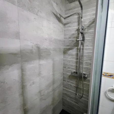 Acogedor En Urbanización Con Piscina En Apartamento Ajo