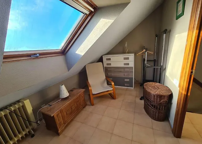 Acogedor En Urbanización Con Piscina En