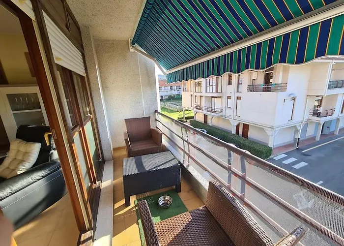 Acogedor En Urbanización Con Piscina En Apartamento *