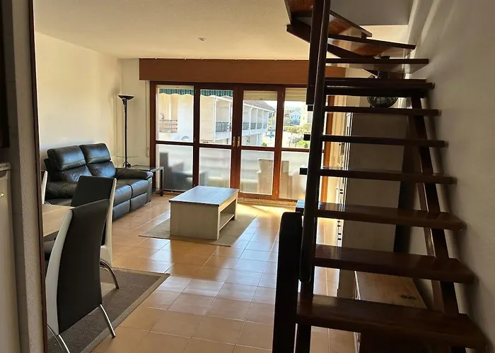 Acogedor En Urbanización Con Piscina En