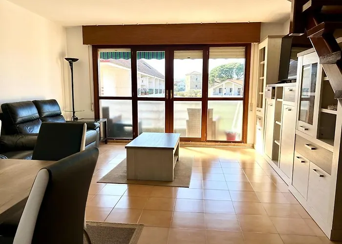 Acogedor En Urbanización Con Piscina En Apartamento *